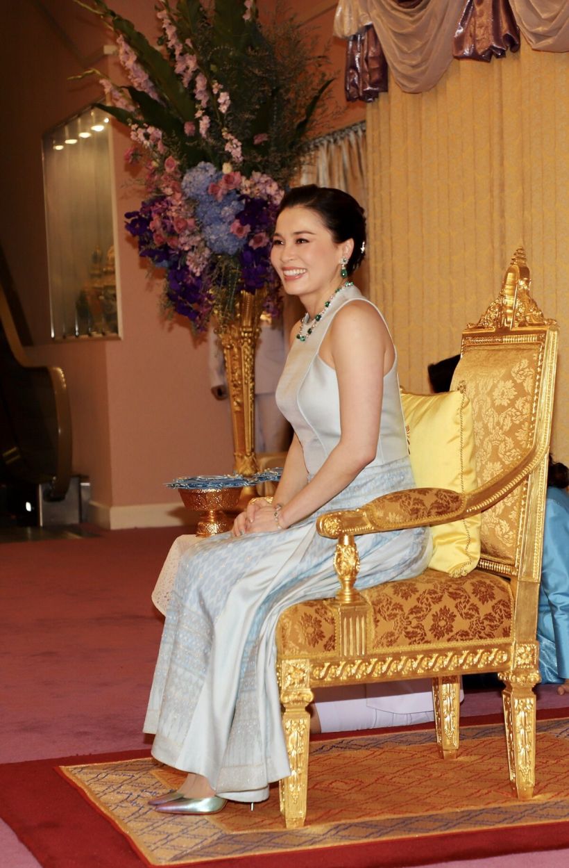 สมเด็จพระราชินี ทรงพระสิริโฉม ทอดพระเนตรงาน 90 พรรษาพระพันปีหลวง 