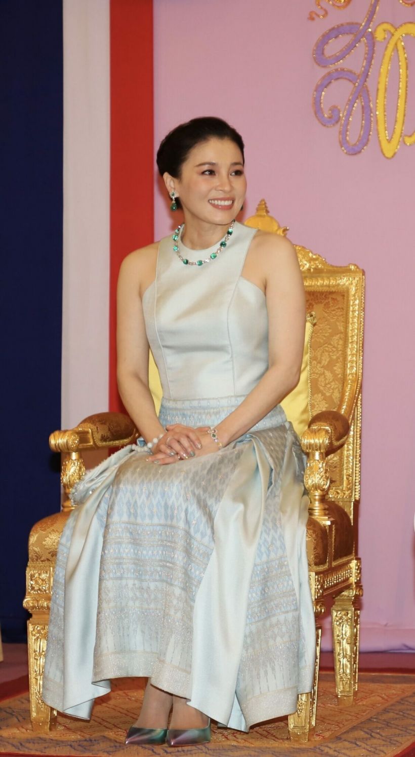 สมเด็จพระราชินี ทรงพระสิริโฉม ทอดพระเนตรงาน 90 พรรษาพระพันปีหลวง 