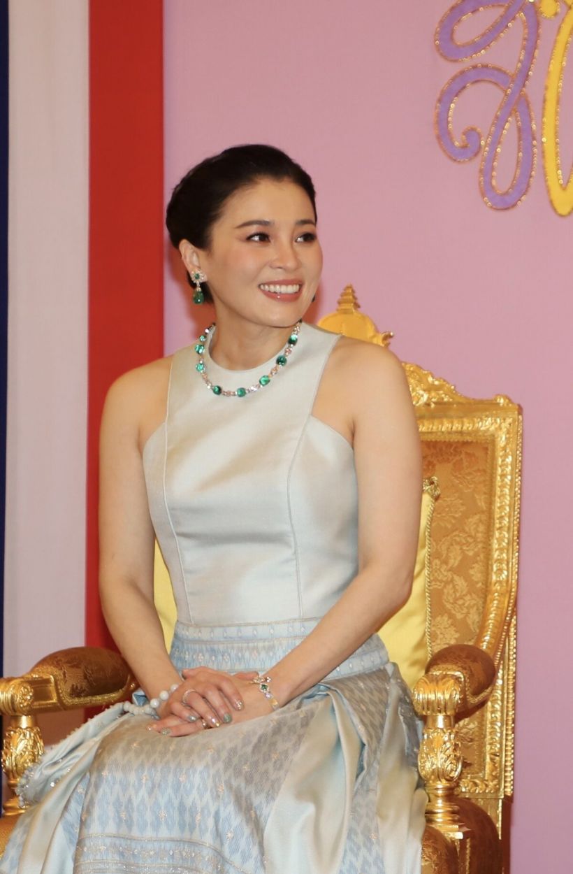 สมเด็จพระราชินี ทรงพระสิริโฉม ทอดพระเนตรงาน 90 พรรษาพระพันปีหลวง 