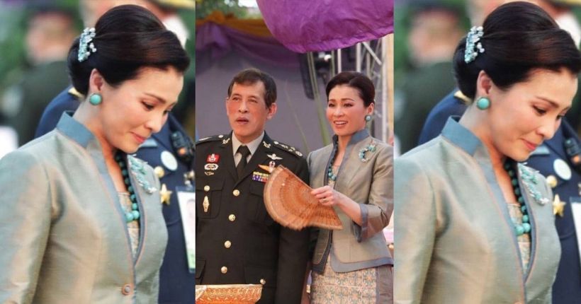 พระสิริโฉมงดงามยิ่ง พระราชินีฉลองพระองค์ผ้าไหมพื้นเรียบ สีเทาเขียว