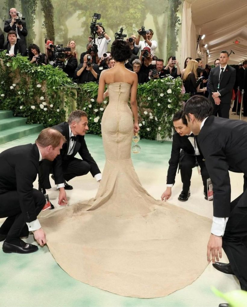 นักร้องสาวกับเดรสชุดสวยร่วมงานMet Gala ชาวเน็ตให้10แต้มเต็ม