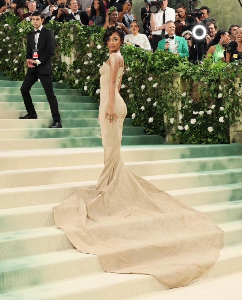 นักร้องสาวกับเดรสชุดสวยร่วมงานMet Gala ชาวเน็ตให้10แต้มเต็ม