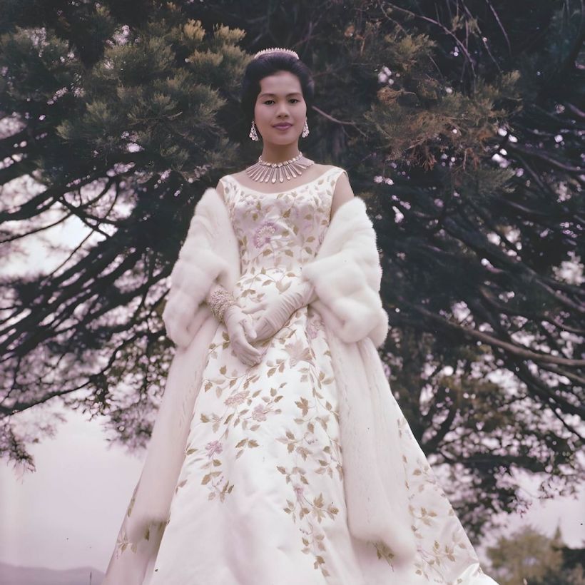 ย้อนชมแฟชั่น สมเด็จพระพันปีหลวง เเฟชั่นไอคอนคนเเรกของไทย
