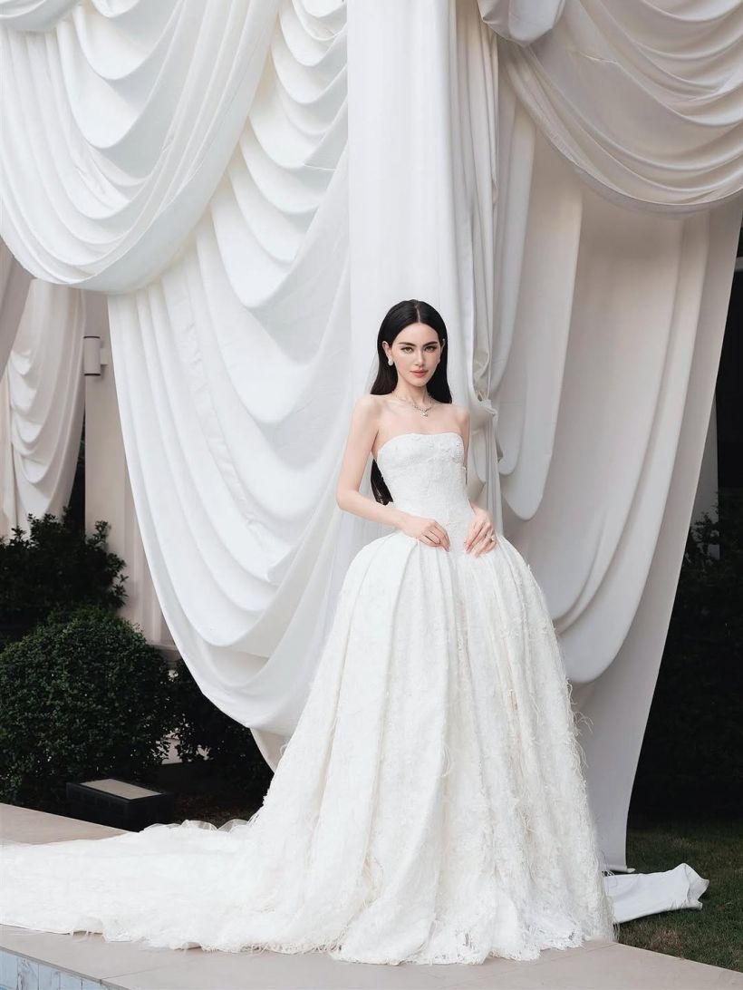 ส่องชุดวิวาห์ ใหม่ ดาวิกา แบรนด์ดังระดับโลกตัดให้เป็นพิเศษ