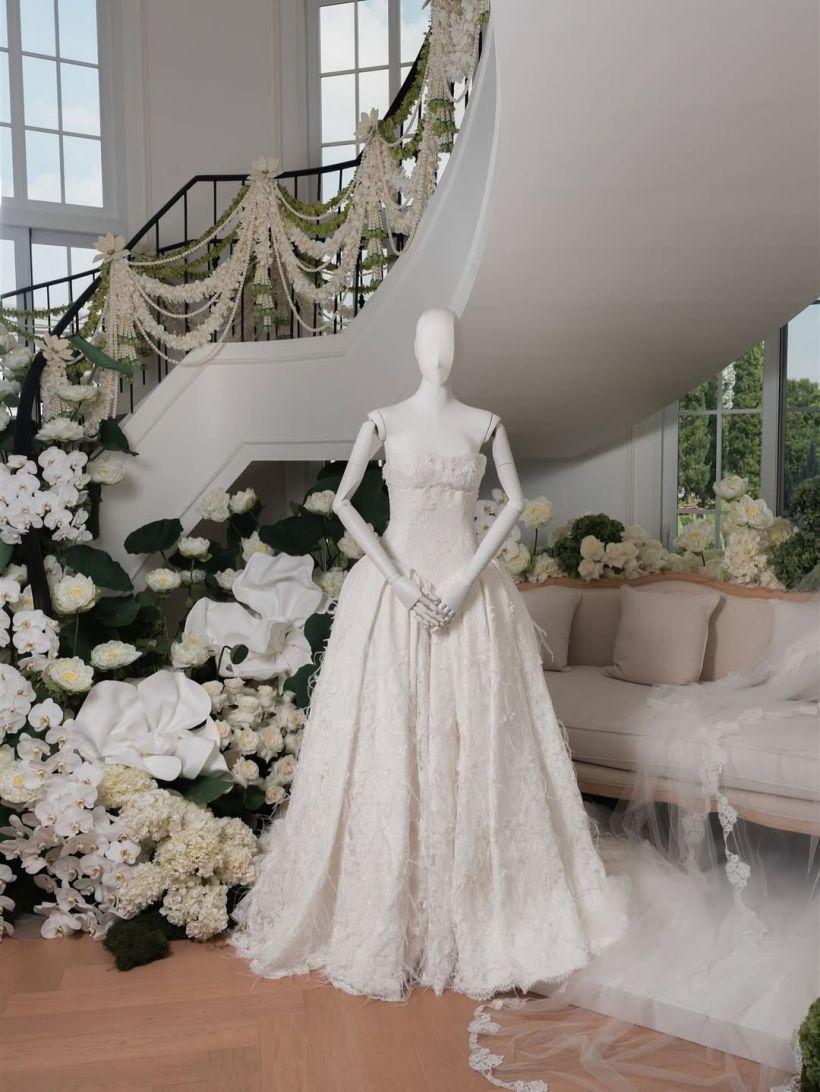 ส่องชุดวิวาห์ ใหม่ ดาวิกา แบรนด์ดังระดับโลกตัดให้เป็นพิเศษ