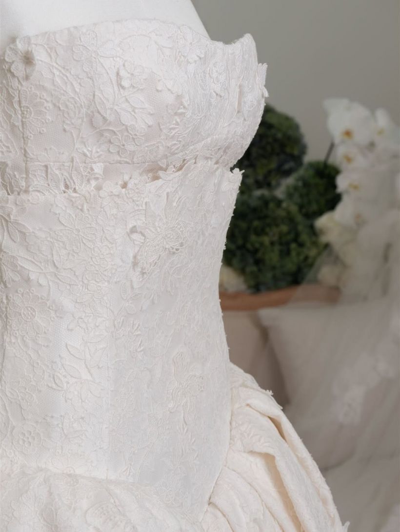 ส่องชุดวิวาห์ ใหม่ ดาวิกา แบรนด์ดังระดับโลกตัดให้เป็นพิเศษ