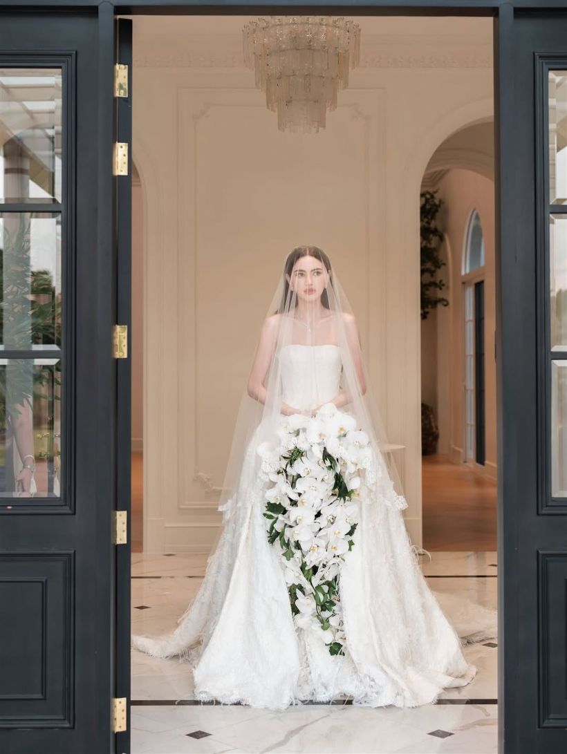 ส่องชุดวิวาห์ ใหม่ ดาวิกา แบรนด์ดังระดับโลกตัดให้เป็นพิเศษ