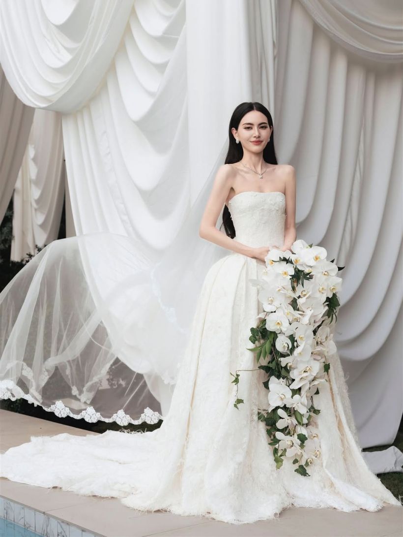 ส่องชุดวิวาห์ ใหม่ ดาวิกา แบรนด์ดังระดับโลกตัดให้เป็นพิเศษ