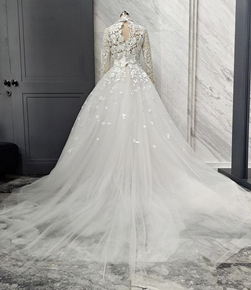 ส่องดีเทลชุดเจ้าสาวภรรยาหมวดอ๋อ งานปักสุดหรู สวยอลังการ