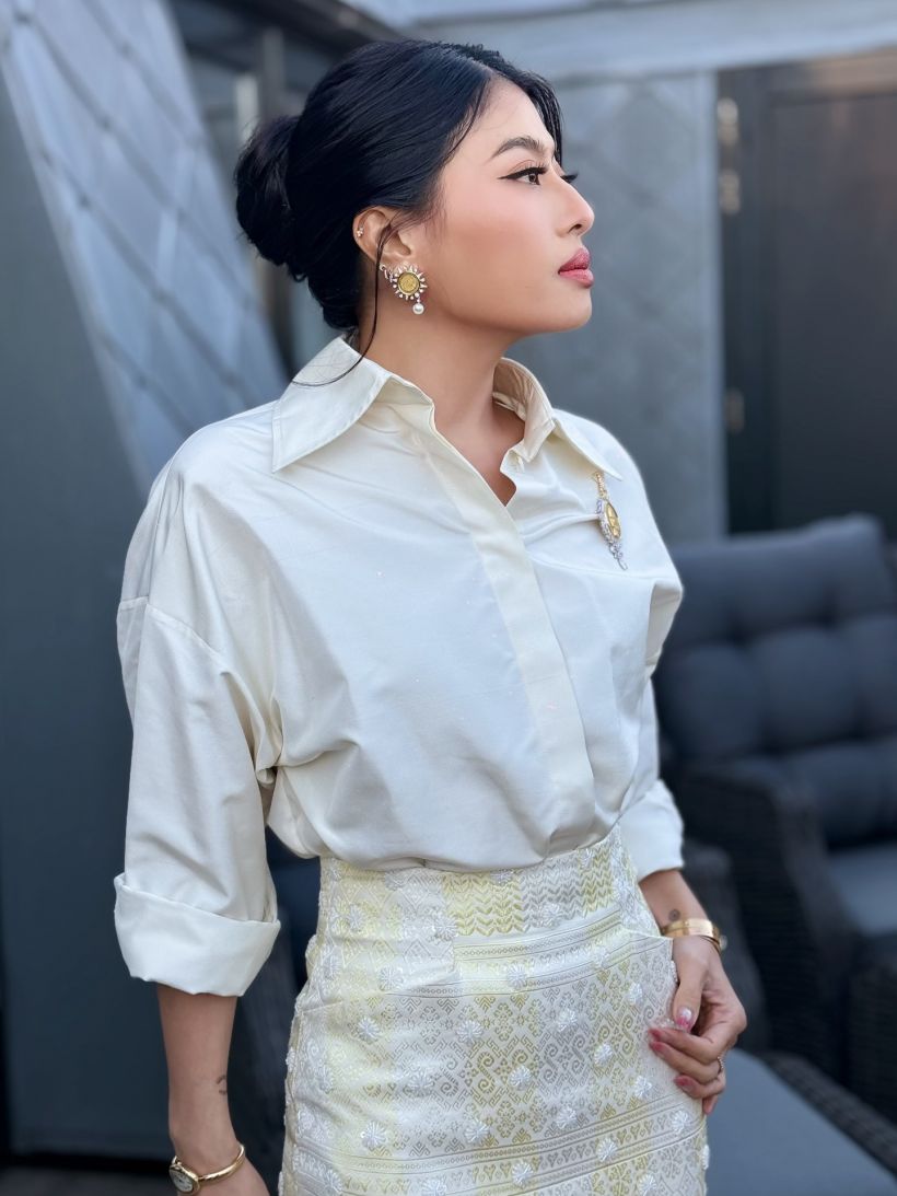 โก้หรูมีคลาส! เจ้าฟ้าสิริวัณณวรีฯ ฉลองพระองค์ผ้าไทย ดีเทลปักมือสุดประณีต