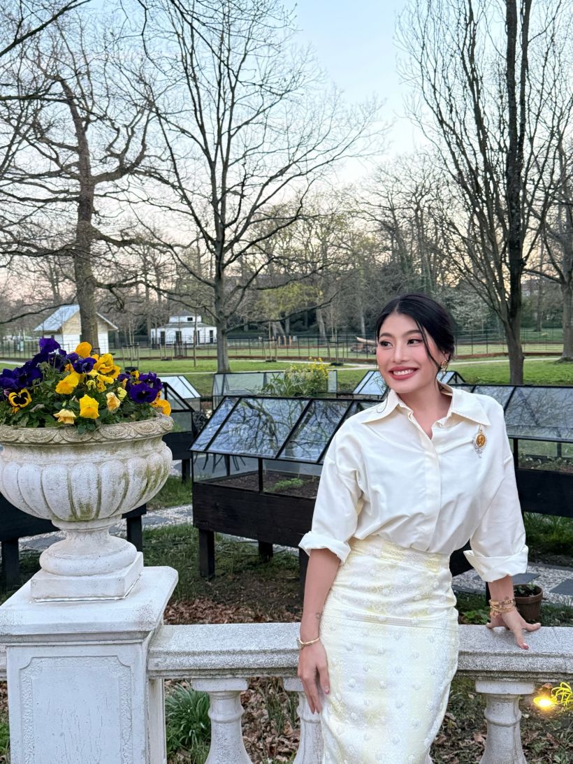 โก้หรูมีคลาส! เจ้าฟ้าสิริวัณณวรีฯ ฉลองพระองค์ผ้าไทย ดีเทลปักมือสุดประณีต