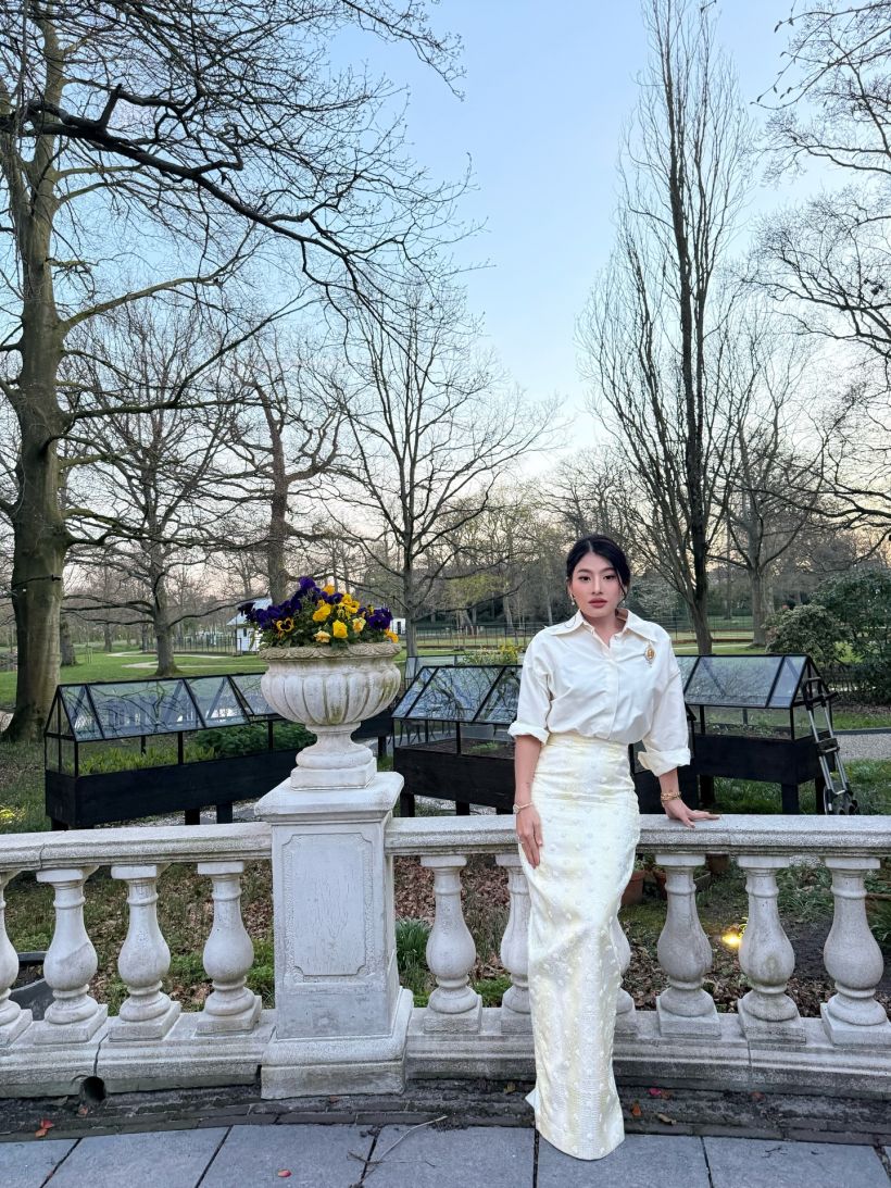 โก้หรูมีคลาส! เจ้าฟ้าสิริวัณณวรีฯ ฉลองพระองค์ผ้าไทย ดีเทลปักมือสุดประณีต