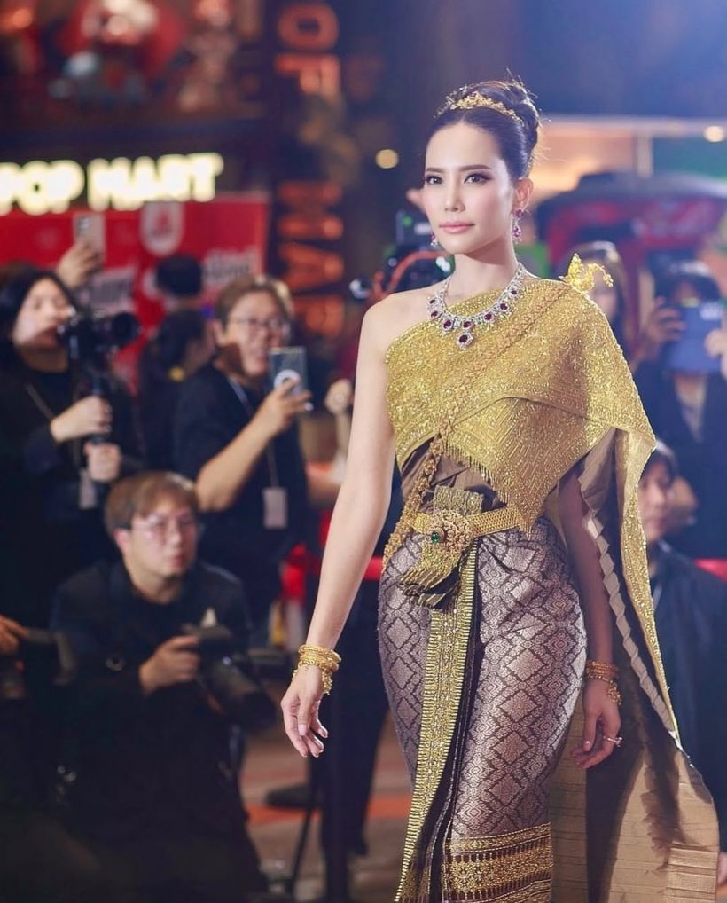 ซูมลุค ฌาร์ม โอสถานนท์ งามดุจเทพธิดาในชุดไทยจักรพรรดิ