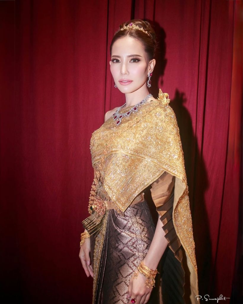 ซูมลุค ฌาร์ม โอสถานนท์ งามดุจเทพธิดาในชุดไทยจักรพรรดิ