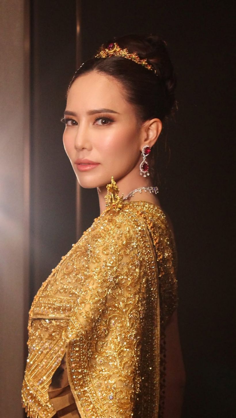 ซูมลุค ฌาร์ม โอสถานนท์ งามดุจเทพธิดาในชุดไทยจักรพรรดิ