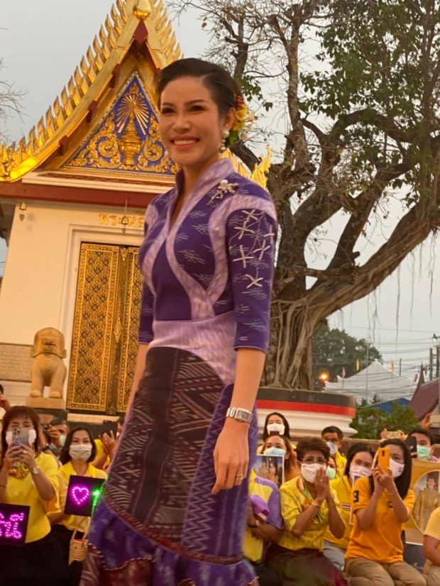 ประมวลภาพ เจ้าคุณพระสินีนาฏ สวมชุดผ้าทอลายดอกปีบ พร้อมความหมายสุดซึ้ง