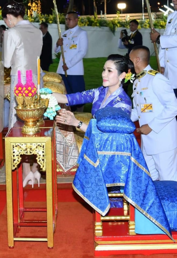 ประมวลภาพ เจ้าคุณพระสินีนาฏ สวมชุดผ้าทอลายดอกปีบ พร้อมความหมายสุดซึ้ง