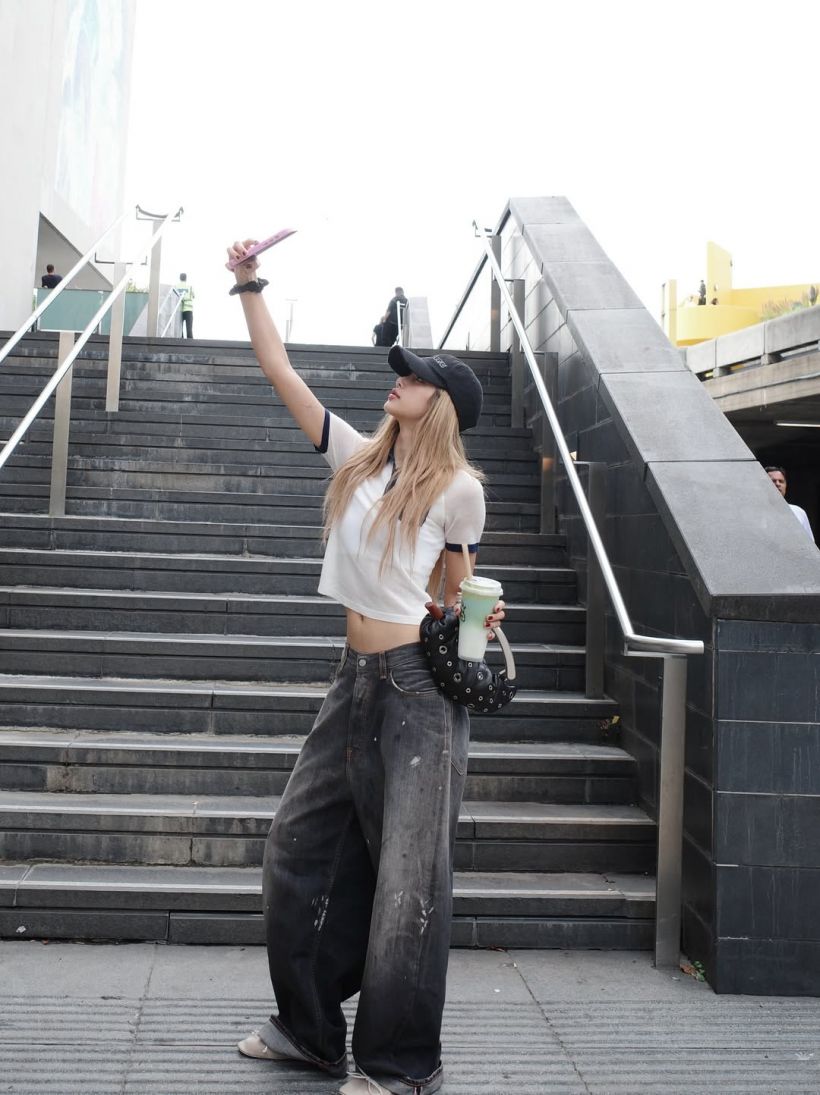 ส่องราคากระเป๋าใบเก๋ของ ลิซ่า รูปทรงเเปลกตาตอนนี้ sold out เเล้ว