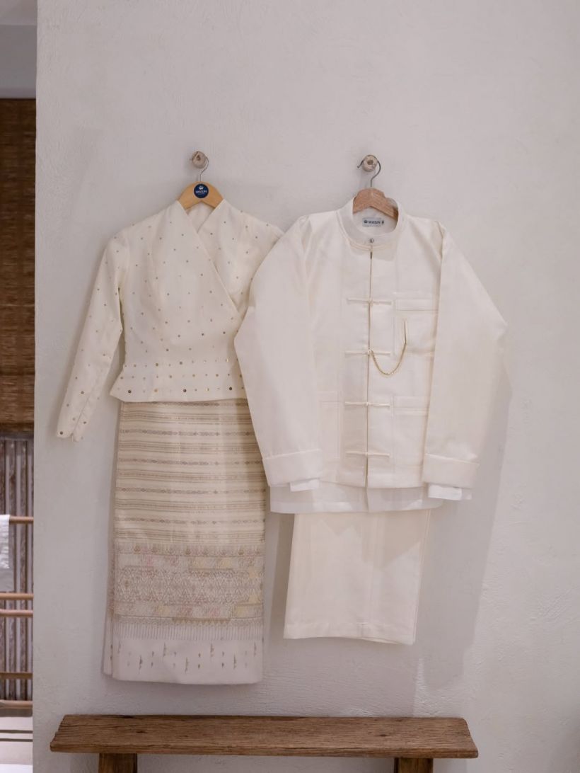 ส่องลุคสวยหล่อ ยิหวา-เปอร์ ใส่ผ้าไหมทอมือเข้าพิธีหมั้น