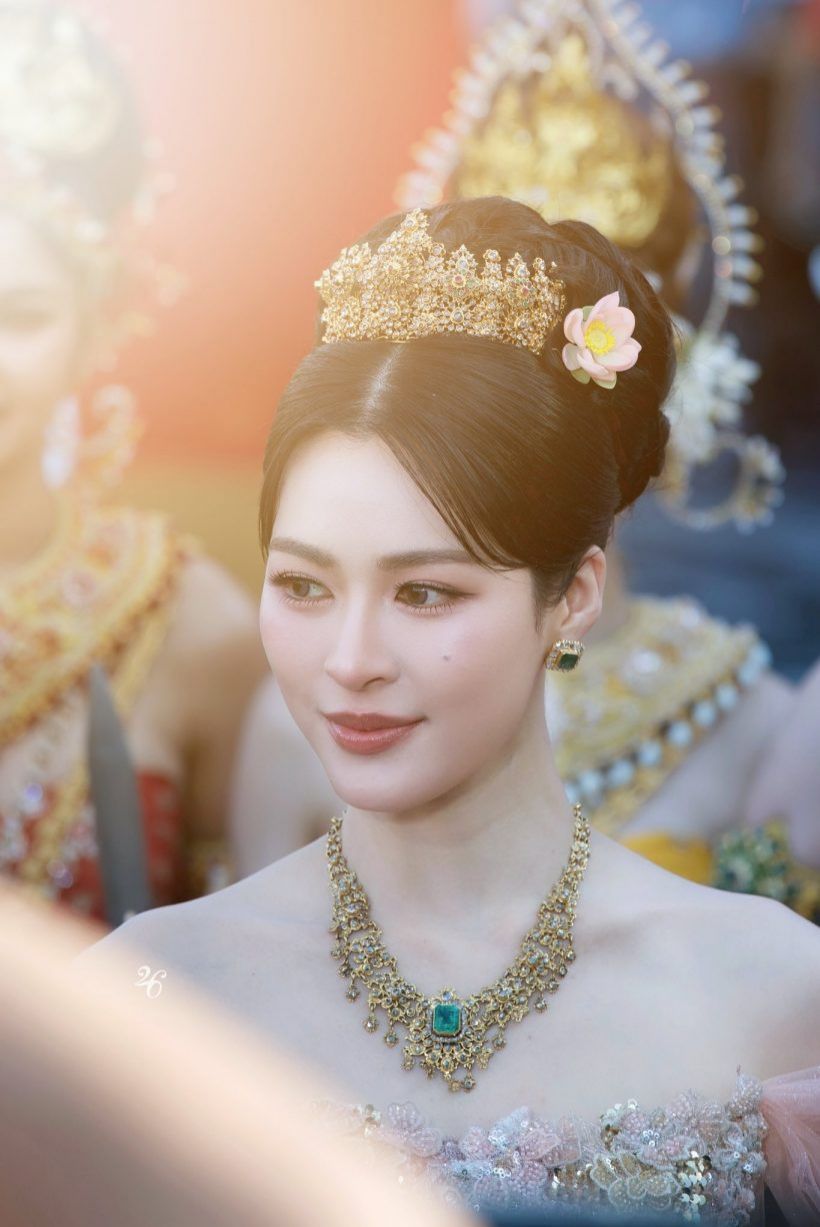 เปิดเบื้องหลังลุคปังๆ! ชุดไทยหลิง-ออม งานนี้ดีเทลแน่นมาก