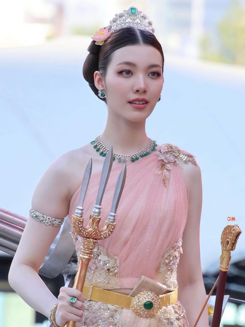 เปิดเบื้องหลังลุคปังๆ! ชุดไทยหลิง-ออม งานนี้ดีเทลแน่นมาก