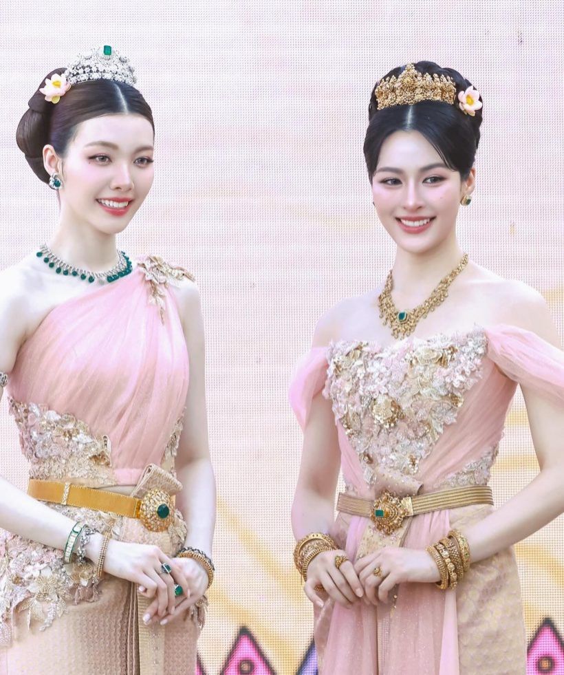 เปิดเบื้องหลังลุคปังๆ! ชุดไทยหลิง-ออม งานนี้ดีเทลแน่นมาก