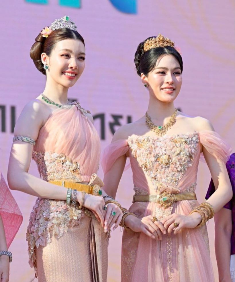 เปิดเบื้องหลังลุคปังๆ! ชุดไทยหลิง-ออม งานนี้ดีเทลแน่นมาก