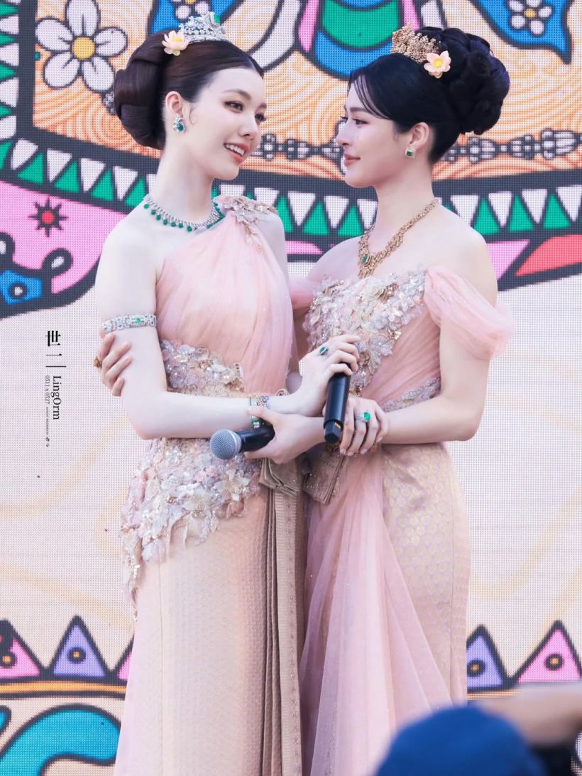 เปิดเบื้องหลังลุคปังๆ! ชุดไทยหลิง-ออม งานนี้ดีเทลแน่นมาก