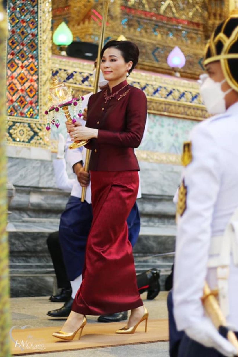  ประมวลพระฉายาลักษณ์ พระราชินี ฉลองพระองค์ชุดไทยจิตรลดาในวิสาขบูชา 