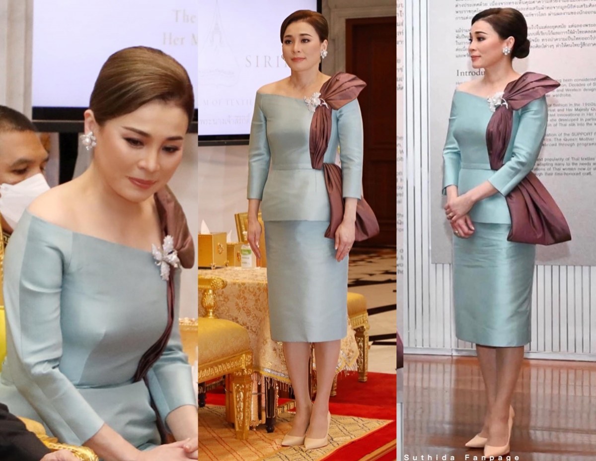  พระราชินีฉลองพระองค์ชุดผ้าไหม ทรงฉลองพระบาทSIRIVANNAVARI