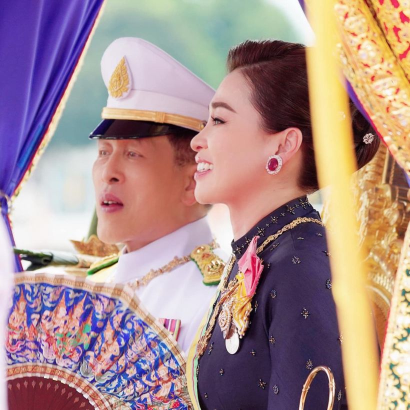 ประมวลพระฉายาลักษณ์ พระราชินีทรงฉลองพระองค์ไทยบรมพิมาน