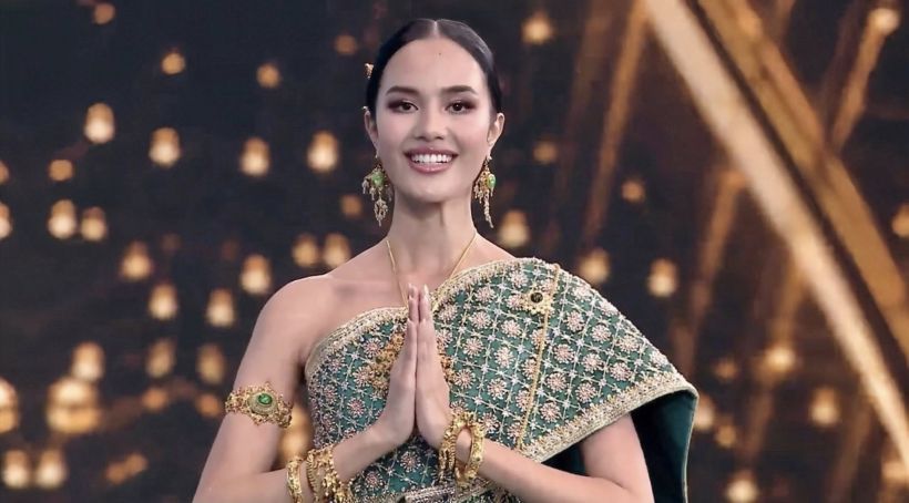 เจาะดีเทล ชุดไทยจักรีสีเขียวนกยูง โอปอล ที่ใส่อวดสายตาชาวโลก
