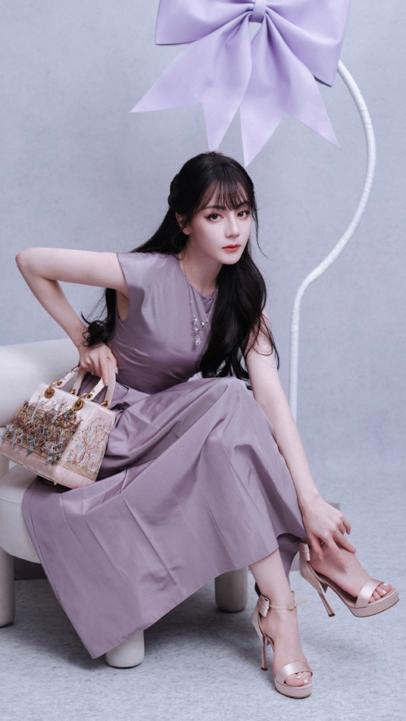 สวยหรูคุณหรู DIOR ลุคนี้ของตี๋ลี่เร่อปา ราคาตาเเตก!