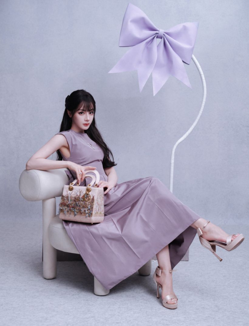สวยหรูคุณหรู DIOR ลุคนี้ของตี๋ลี่เร่อปา ราคาตาเเตก!
