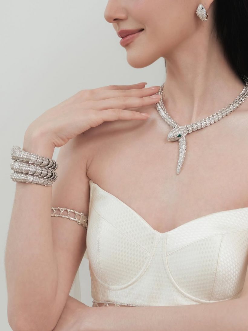 เปิดกรุเครื่องเพชรงู! ที่ใหม่ ดาวิกา ใส่ หรูระยับเบอร์นี้มูลค่าเท่าไหร่?