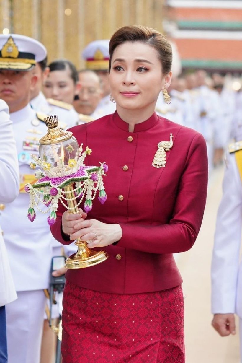 งามสง่าเกินบรรยาย! พระราชินีใน ชุดไทยอมรินทร์