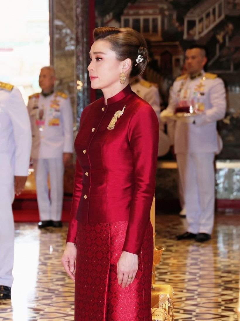 งามสง่าเกินบรรยาย! พระราชินีใน ชุดไทยอมรินทร์