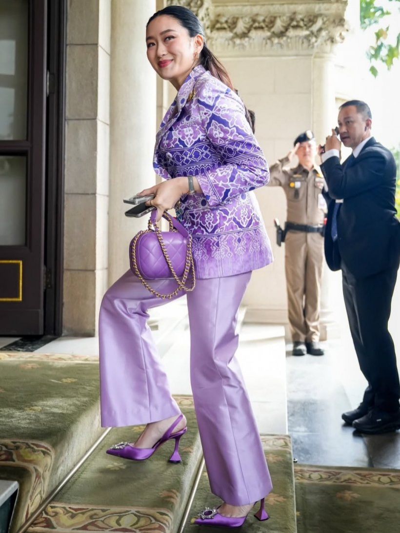 ลุคนี้กี่เเสน! ส่องราคากระเป๋า-รองเท้า นายกอิ๊งค์ ใช้เเบรนด์ระดับโลก