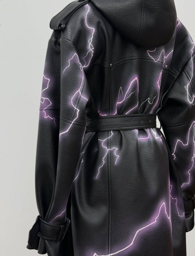 เจาะดีเทลโค้ทสายฟ้า หาซื้อไม่ได้ สั่งตัดพิเศษเพื่อ ลิซ่า คนเดียว