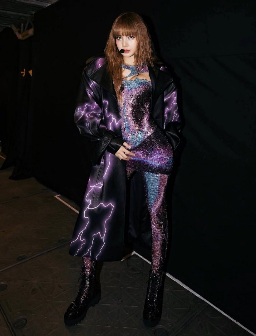 เจาะดีเทลโค้ทสายฟ้า หาซื้อไม่ได้ สั่งตัดพิเศษเพื่อ ลิซ่า คนเดียว